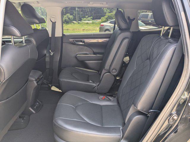 used 2020 Toyota Highlander car, priced at $33,000