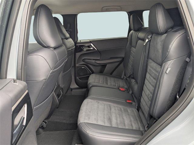 new 2025 Mitsubishi Outlander car, priced at $30,045