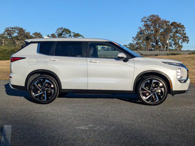 new 2024 Mitsubishi Outlander car, priced at $28,585