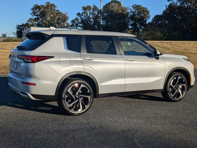 new 2024 Mitsubishi Outlander car, priced at $28,585