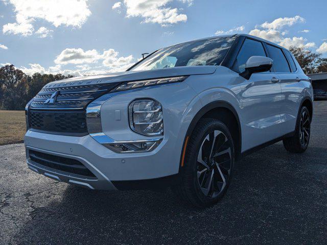 new 2024 Mitsubishi Outlander car, priced at $30,210