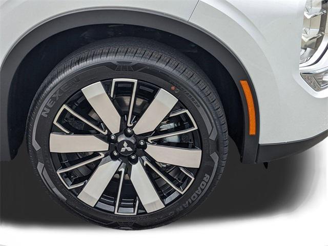 new 2025 Mitsubishi Outlander car, priced at $31,701