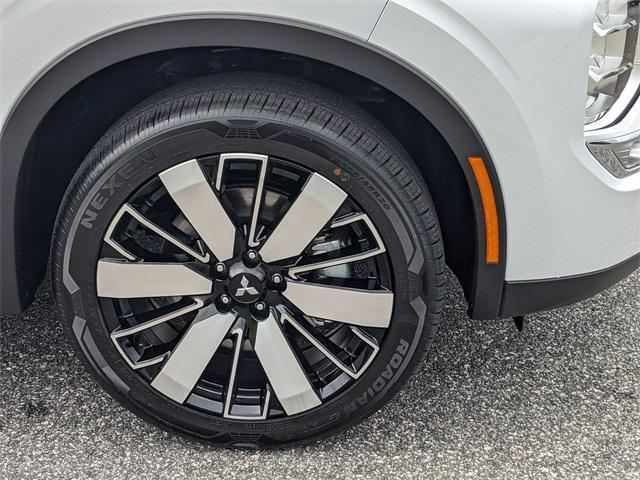 new 2025 Mitsubishi Outlander car, priced at $32,340