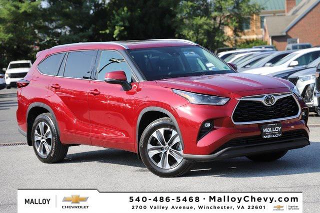 used 2021 Toyota Highlander car, priced at $28,495