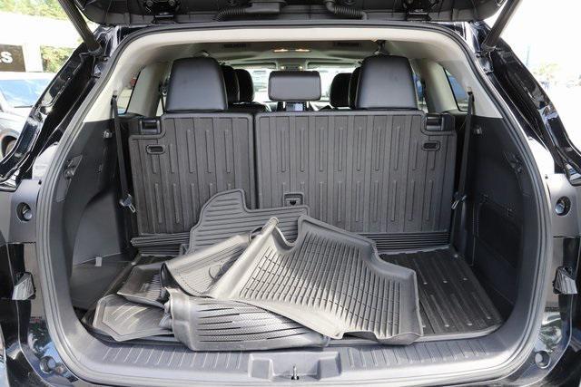 used 2022 Toyota Highlander car, priced at $28,495