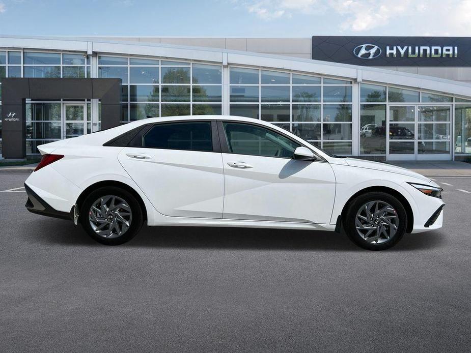 new 2024 Hyundai Elantra HEV car, priced at $26,126