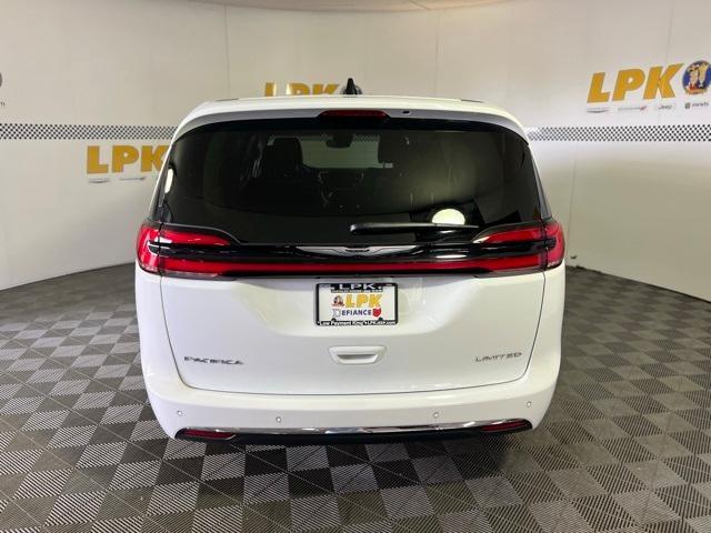 new 2024 Chrysler Pacifica car, priced at $41,998