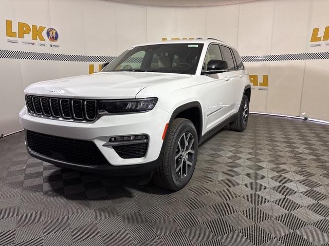 new 2025 Jeep Grand Cherokee car, priced at $49,000