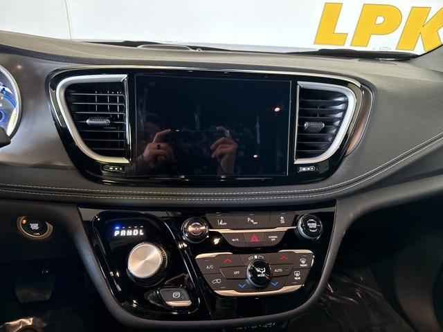 new 2025 Chrysler Pacifica Hybrid car, priced at $53,050