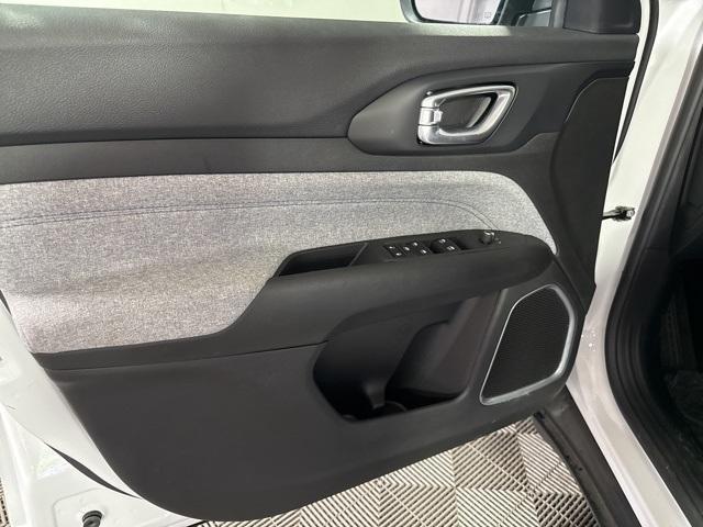 new 2025 Jeep Compass car, priced at $27,400