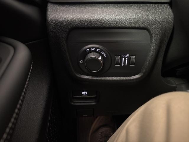 new 2025 Jeep Grand Cherokee car, priced at $40,797