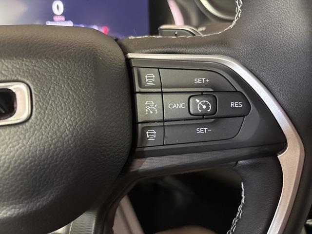 new 2025 Jeep Grand Cherokee car, priced at $40,797