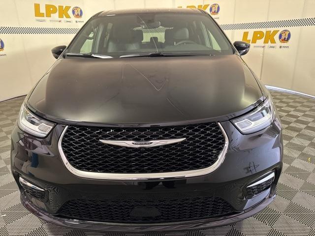 new 2025 Chrysler Pacifica car, priced at $41,390