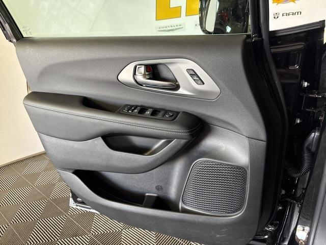 new 2025 Chrysler Pacifica car, priced at $41,390