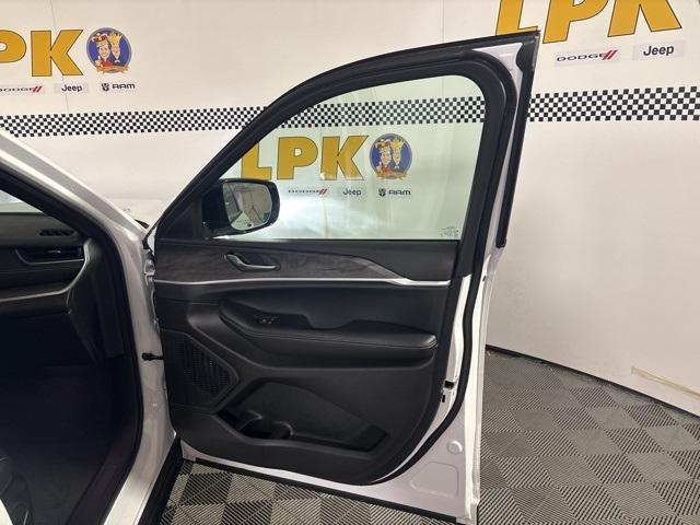 new 2025 Jeep Grand Cherokee car, priced at $39,749