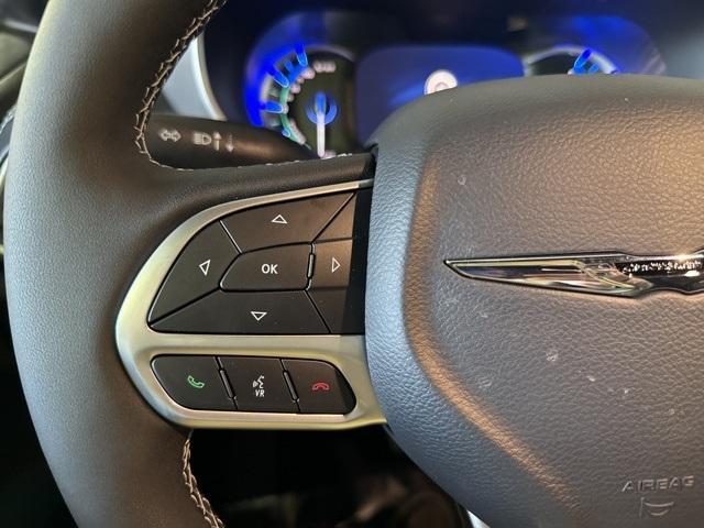 new 2025 Chrysler Pacifica Hybrid car, priced at $39,693
