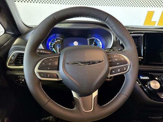 new 2025 Chrysler Pacifica Hybrid car, priced at $39,693