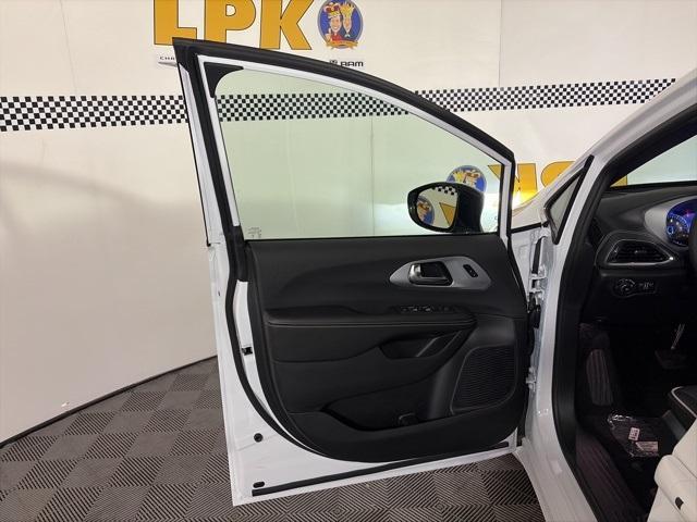 new 2026 Chrysler Pacifica car