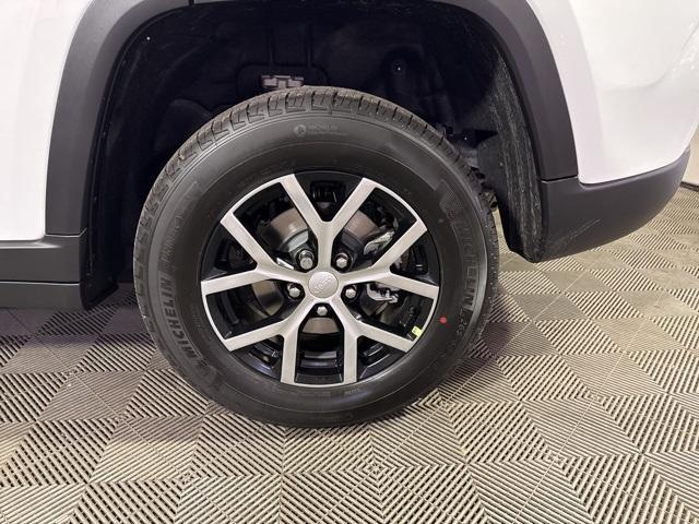 new 2025 Jeep Grand Cherokee car, priced at $46,900