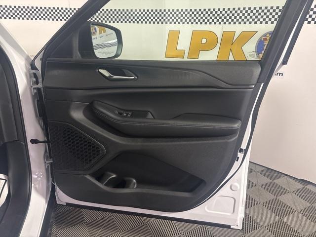 new 2025 Jeep Grand Cherokee car, priced at $37,521