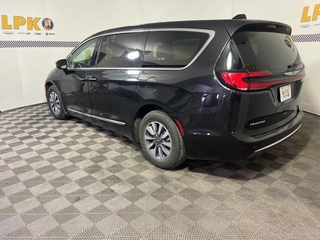 used 2023 Chrysler Pacifica Hybrid car, priced at $29,000