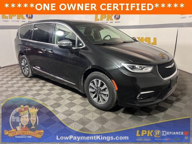 used 2023 Chrysler Pacifica Hybrid car, priced at $29,000