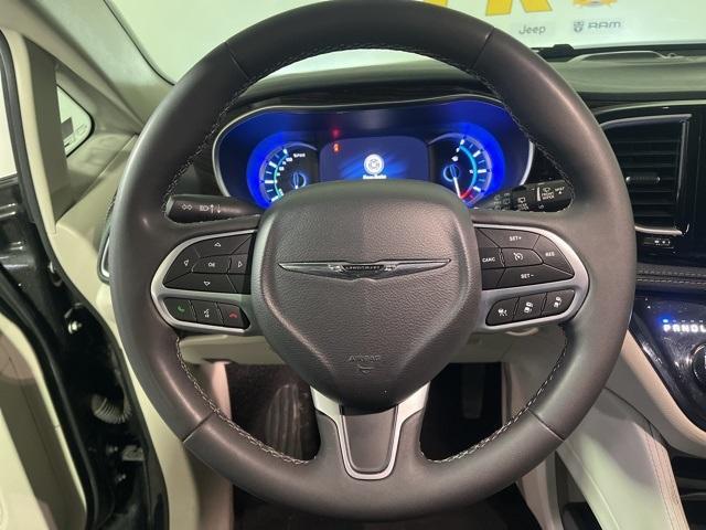 used 2023 Chrysler Pacifica Hybrid car, priced at $29,000
