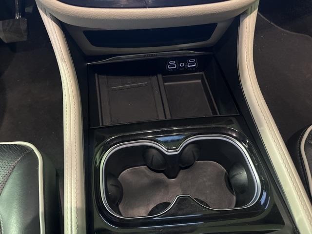 used 2023 Chrysler Pacifica Hybrid car, priced at $29,000