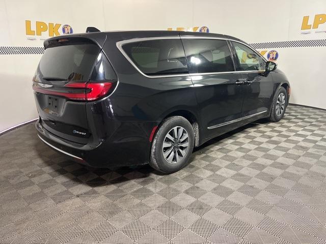 used 2023 Chrysler Pacifica Hybrid car, priced at $29,000