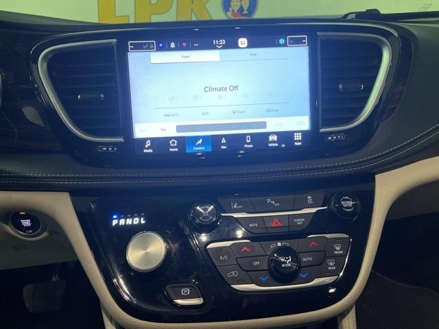 used 2023 Chrysler Pacifica Hybrid car, priced at $29,000
