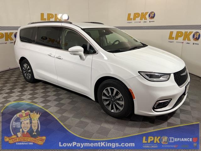 used 2021 Chrysler Pacifica Hybrid car, priced at $24,999