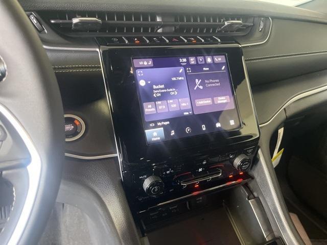 new 2025 Jeep Grand Cherokee car, priced at $41,696