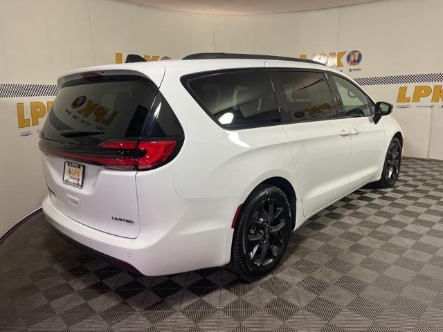 new 2024 Chrysler Pacifica car, priced at $43,175