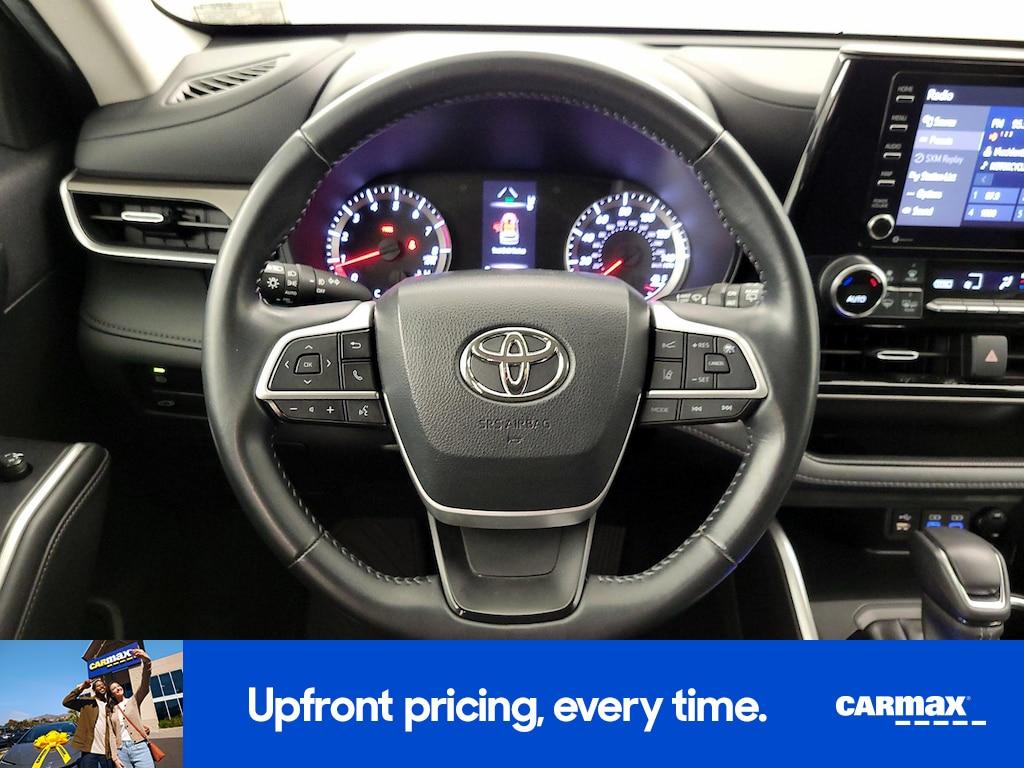 used 2022 Toyota Highlander car, priced at $31,998