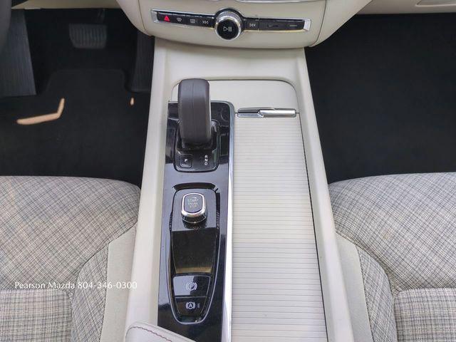 used 2022 Volvo XC60 car, priced at $33,297