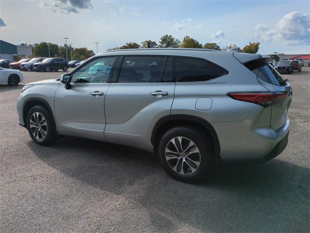 used 2021 Toyota Highlander car, priced at $33,706