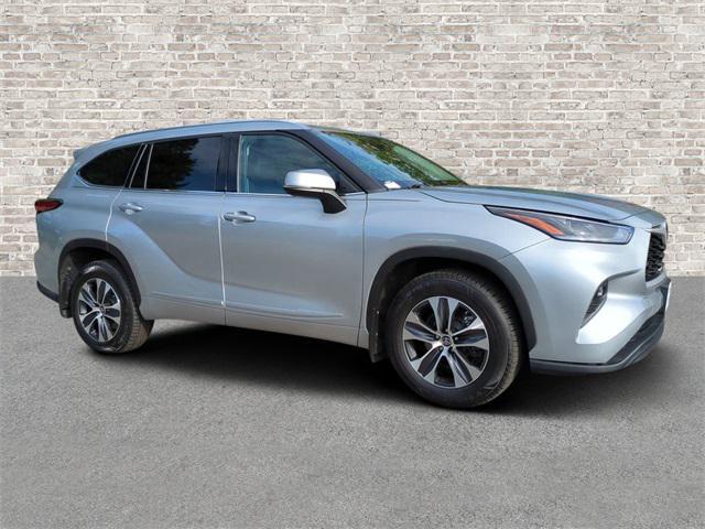 used 2021 Toyota Highlander car, priced at $33,706