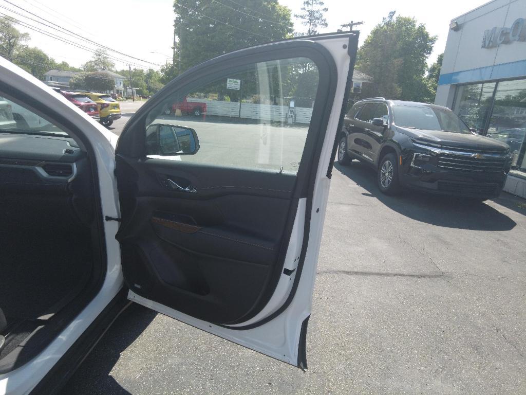 used 2023 GMC Acadia car, priced at $32,995