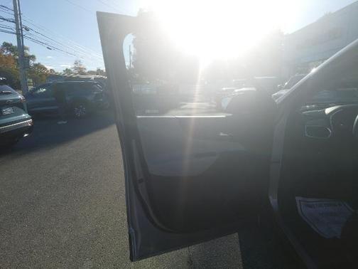 used 2024 Chevrolet Equinox car, priced at $22,995