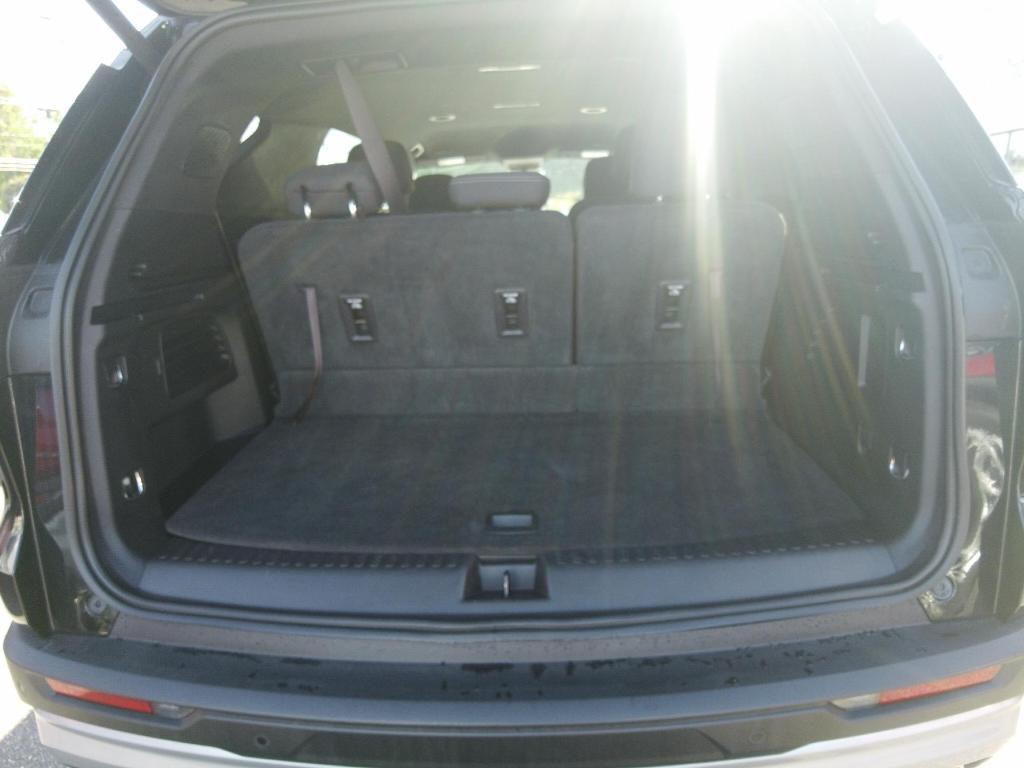 used 2024 Chevrolet Traverse car, priced at $38,995