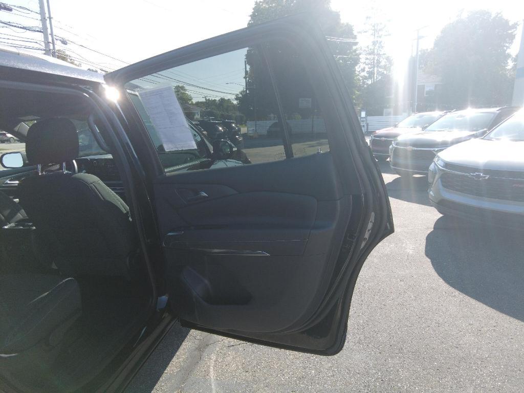 used 2024 Chevrolet Traverse car, priced at $38,995