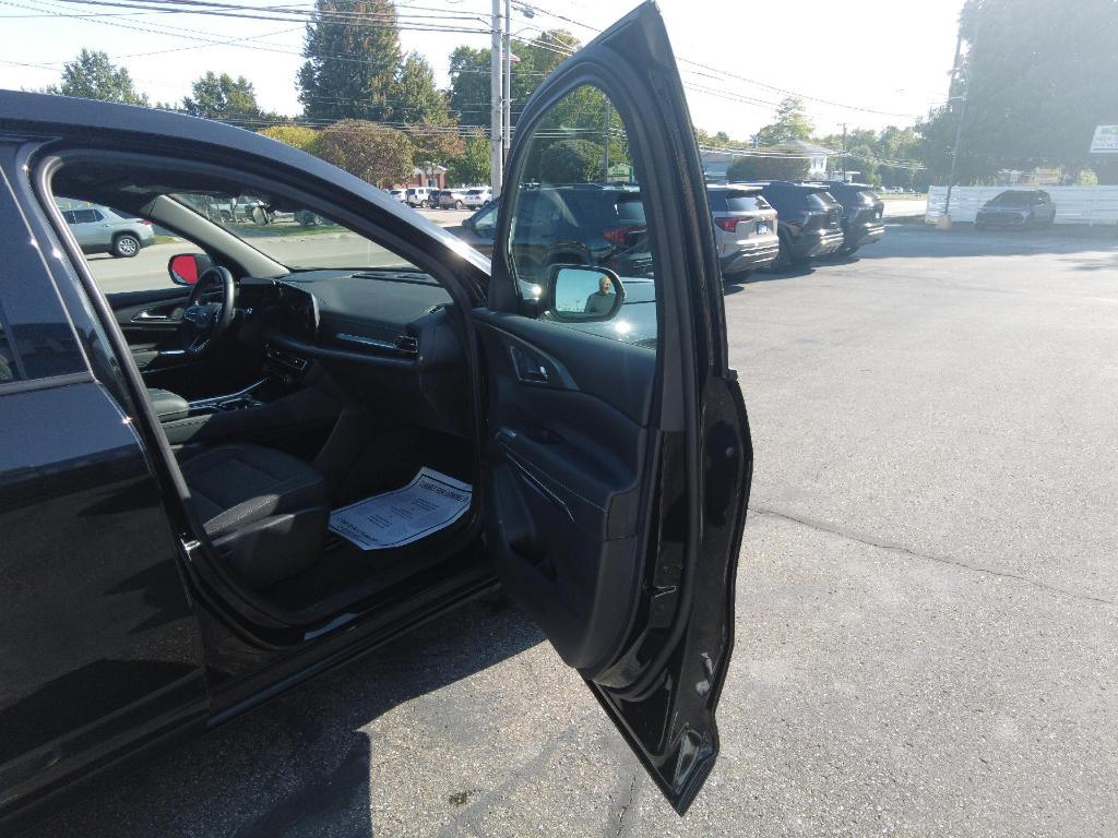 used 2024 Chevrolet Traverse car, priced at $38,995