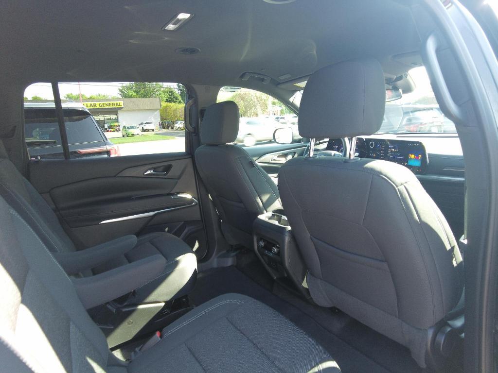 used 2024 Chevrolet Traverse car, priced at $38,995