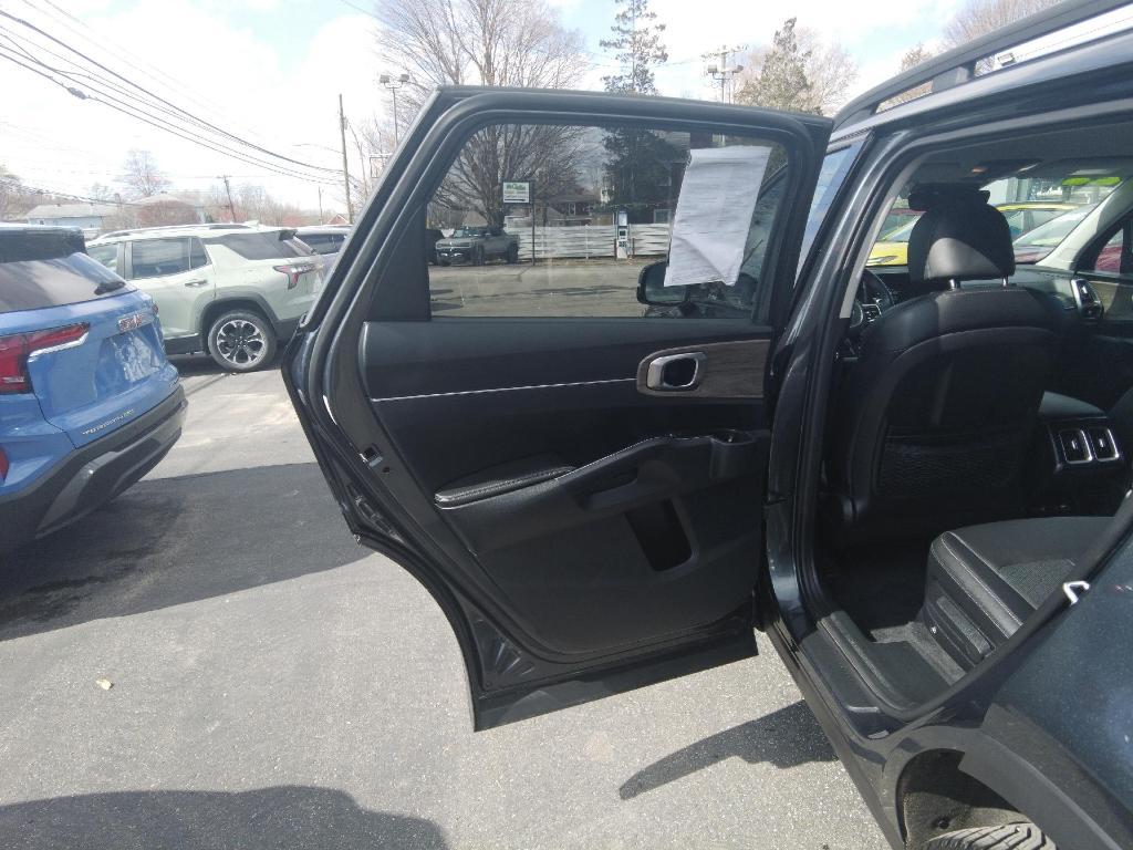 used 2022 Kia Sorento car, priced at $26,995