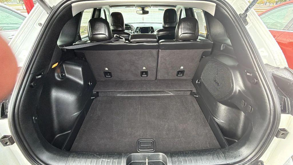 used 2020 Jeep Cherokee car, priced at $18,995