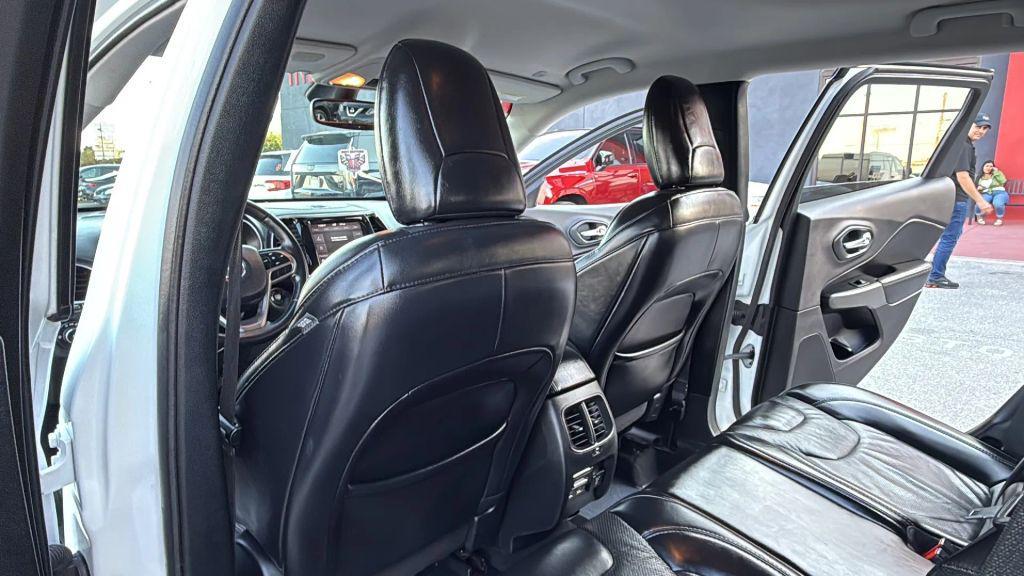used 2020 Jeep Cherokee car, priced at $18,995