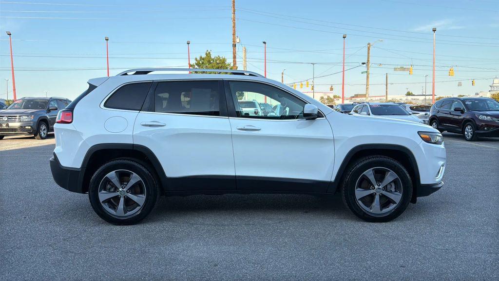 used 2020 Jeep Cherokee car, priced at $18,995