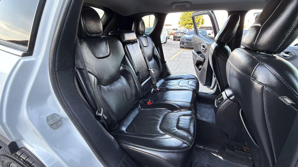 used 2020 Jeep Cherokee car, priced at $18,995