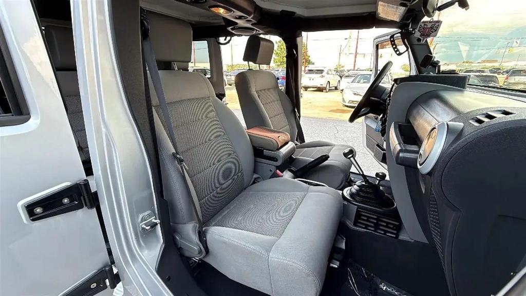 used 2009 Jeep Wrangler Unlimited car, priced at $11,995