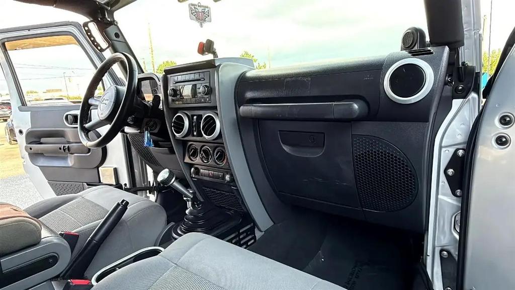 used 2009 Jeep Wrangler Unlimited car, priced at $11,995